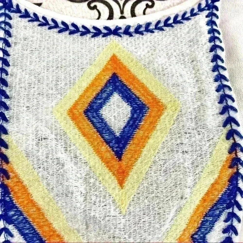 HIP Happening in the Present White Scoop Neck Boho Embroider Peasant Top (S) - Picture 3 of 8